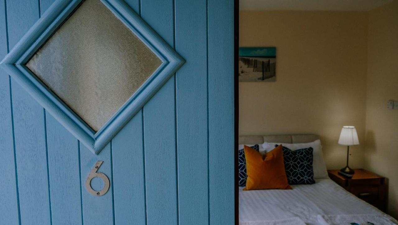 The Wooden House Hotel Килмор Кей Екстериор снимка